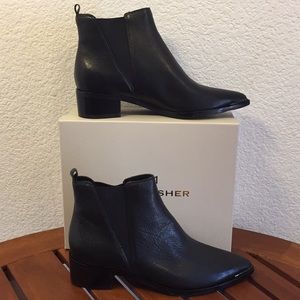 NEW - Marc Fisher YALE Chelsea Boots.
